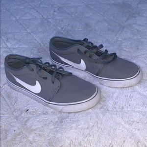 nike flat bottoms